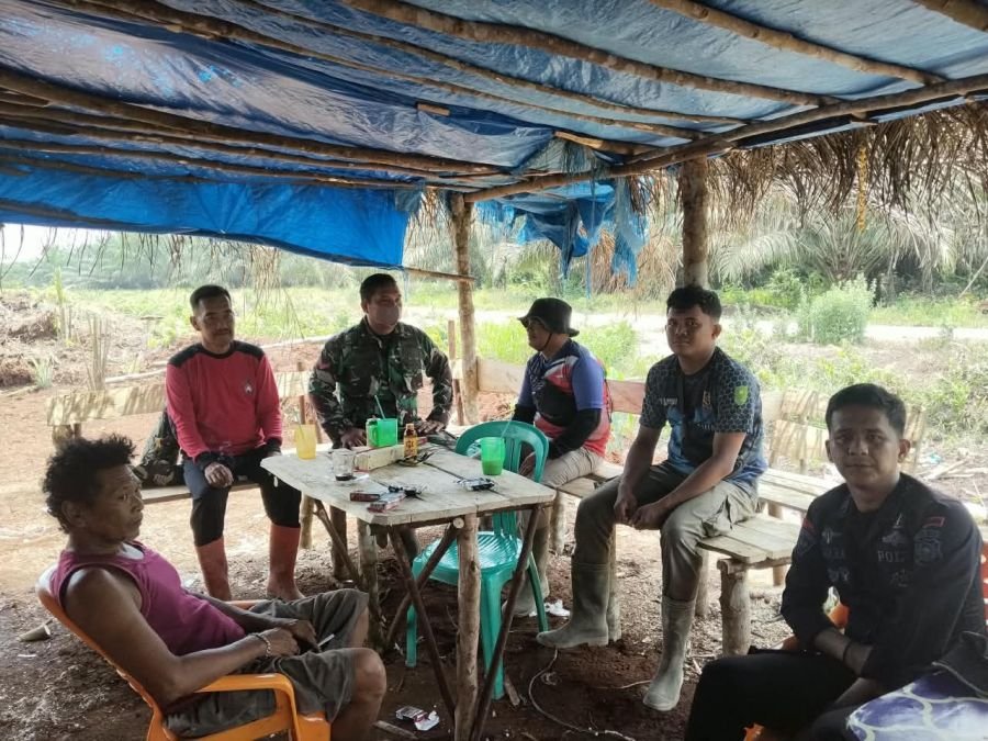 Jalin Keakraban, Kopda Prengky Aruan Komsos Bersama Warga Desa Penyaguan