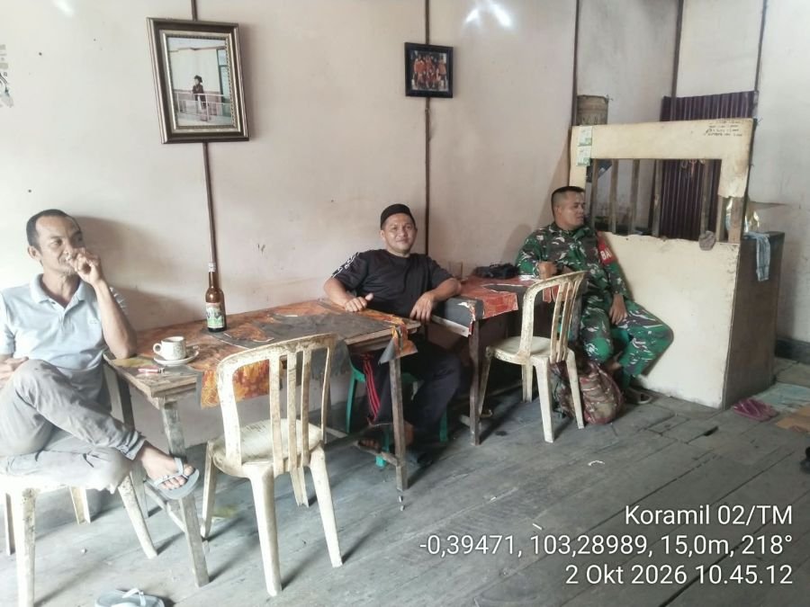 Jalin Kedekatan, Babinsa Koramil 02/TM Komduk Bersama Warga Tekulai Hilir
