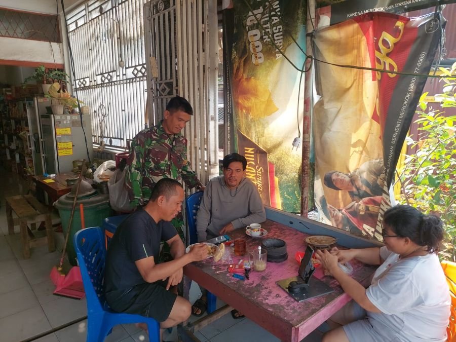 JALIN KEDEKATAN DAN KERUKUNAN, SERDA D SIMANJUNTAK LAKSANAKAN KOMSOS DI DESA BUMBUNG