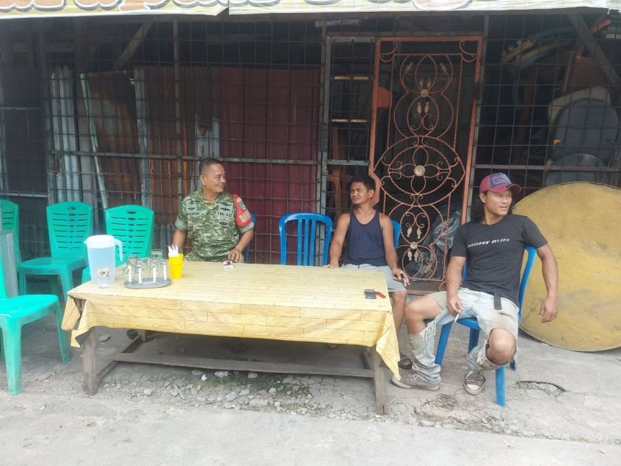 Jalin Kedekatan dengan Masyarakat, Babinsa Kampung Dalam Gelar Komsos