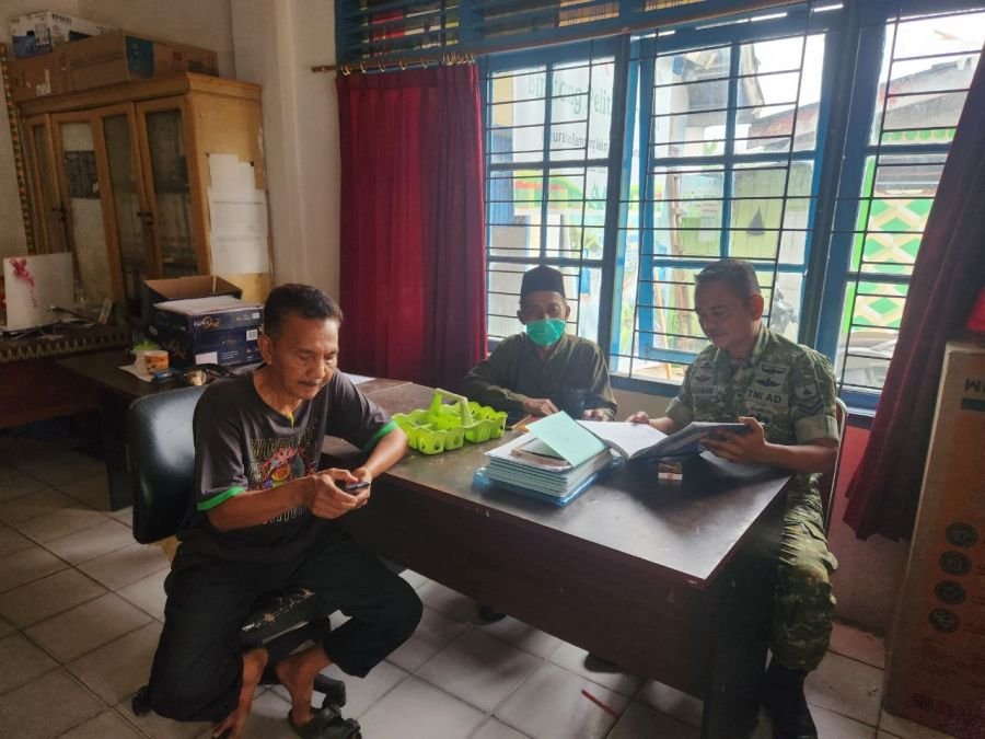 Jalin Kedekatan dengan Warga, Babinsa Kampung Dalam Hadirkan Komunikasi yang Hangat dan Penuh Kebers