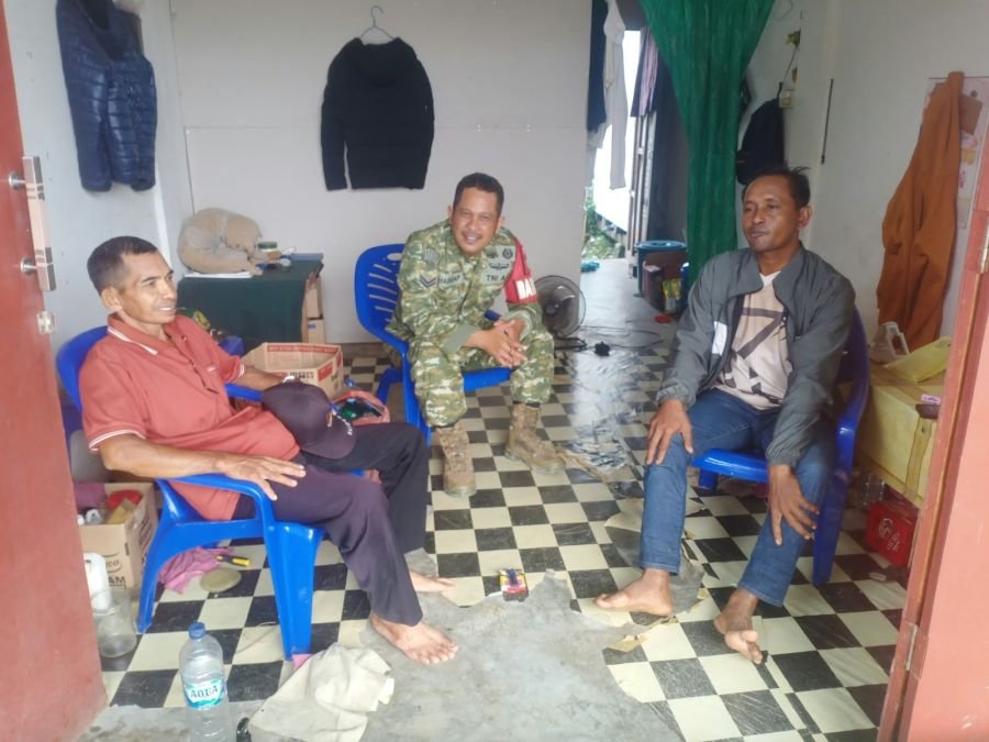 Jalin Kedekatan dengan Warga, Babinsa Koramil 02/Tebing Tinggi Perkuat Silaturahmi di Desa Melai