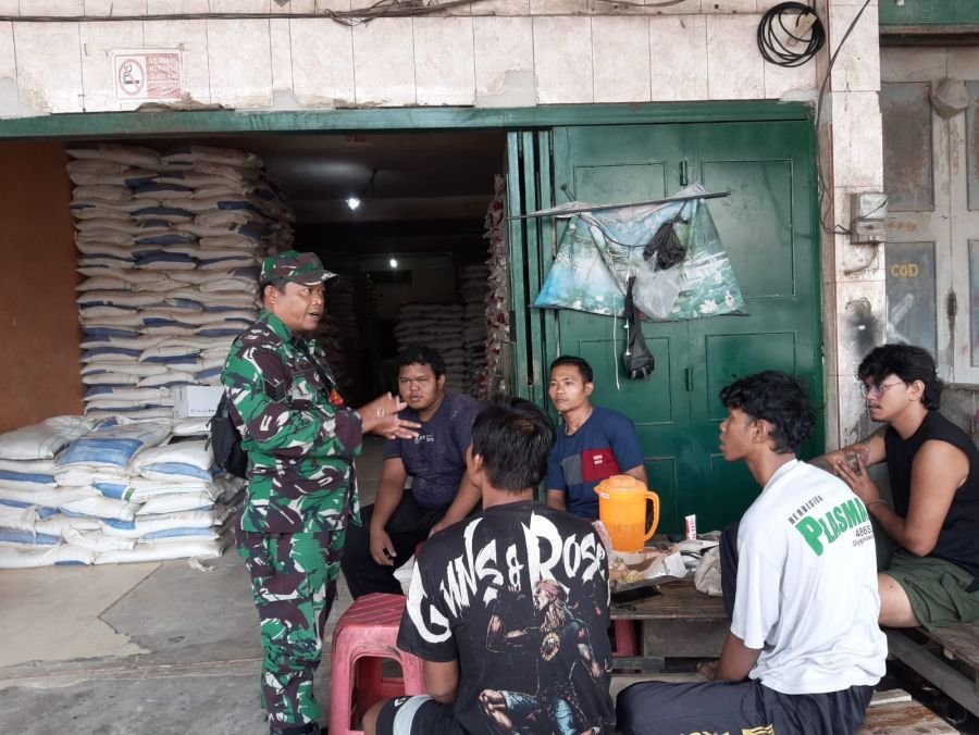 JALIN KEKERABATAN BERSAMA WARGA, SERMA N. SARAGIH LAKSANAKAN KOMSOS DI TENGGANAU