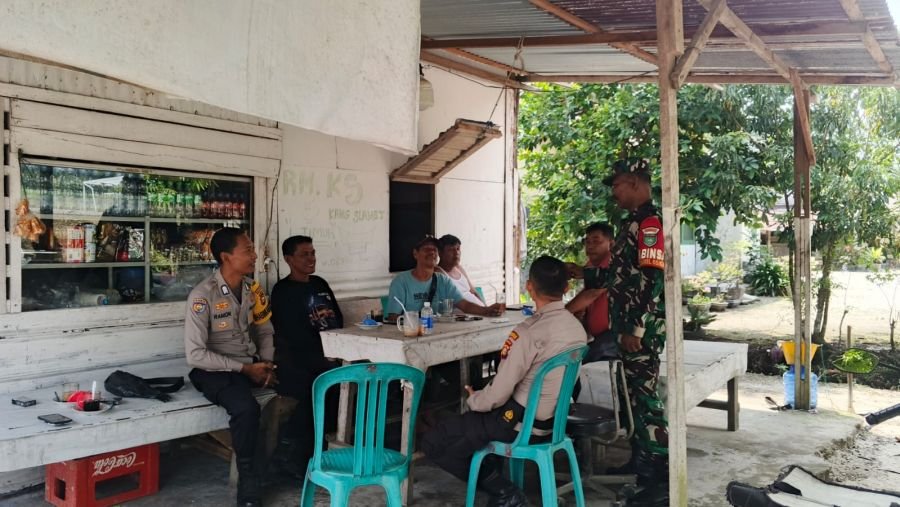 Jalin Kekompakan, Babinsa Koramil 05/KK Laksanakan Komsos Bersama Bhabinkamtibmas dan Warga Binaan