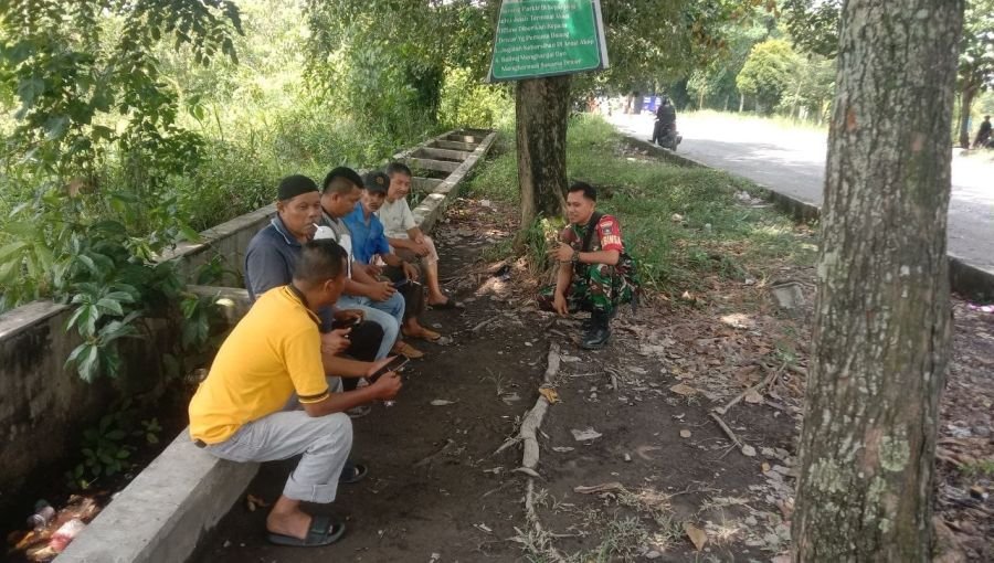 Jalin Komunikasi Aktif, Babinsa Bandarraya Ajak Warga Bersama Jaga Kamtibmas