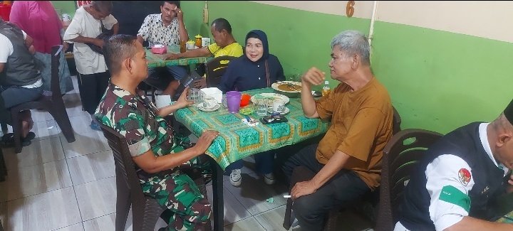 Jalin Komunikasi dengan Warga, Babinsa Koramil 03/Senapelan Perkuat Kemanunggalan TNI-Rakyat