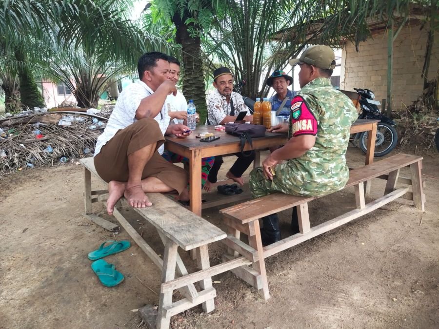 JALIN KOMUNIKASI YANG BAIK DENGAN WARGA, BABINSA SILATURAHMI DENGAN WARGA DIDESA BINAAN.