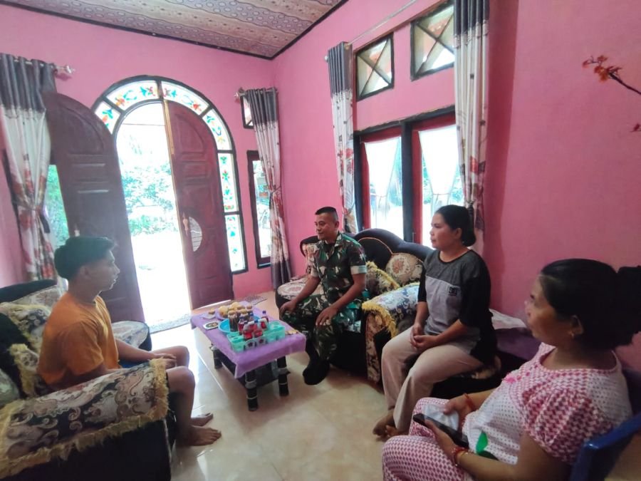 Jalin Silaturahmi dengan Warga, Serda Jama Anur Laksanakan Anjangsana ke Desa Kampung Baru Timur