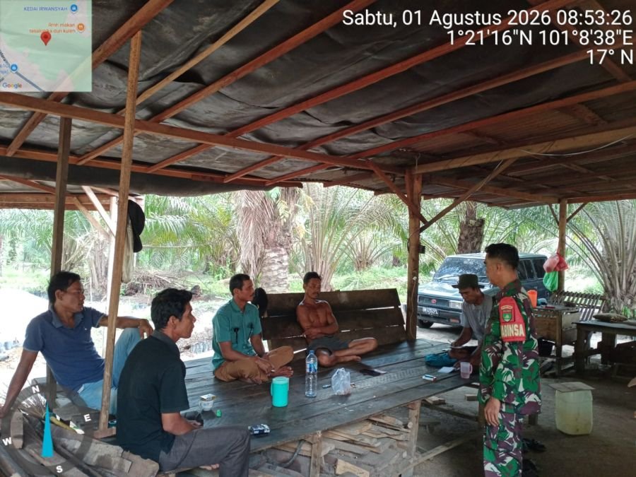 Jalin Silaturahmi, Sertu Sutiman Laksanakan Komsos di Desa Balai Makam