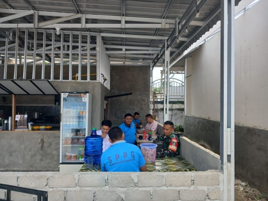 Jalin Sinergi, Babinsa Temui Pegawai SPPG Pulau Padang