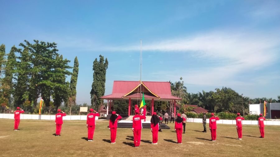 Jelang HUT RI, Babinsa Kawal Gladi Bersih Paskibra Bandar Petalangan
