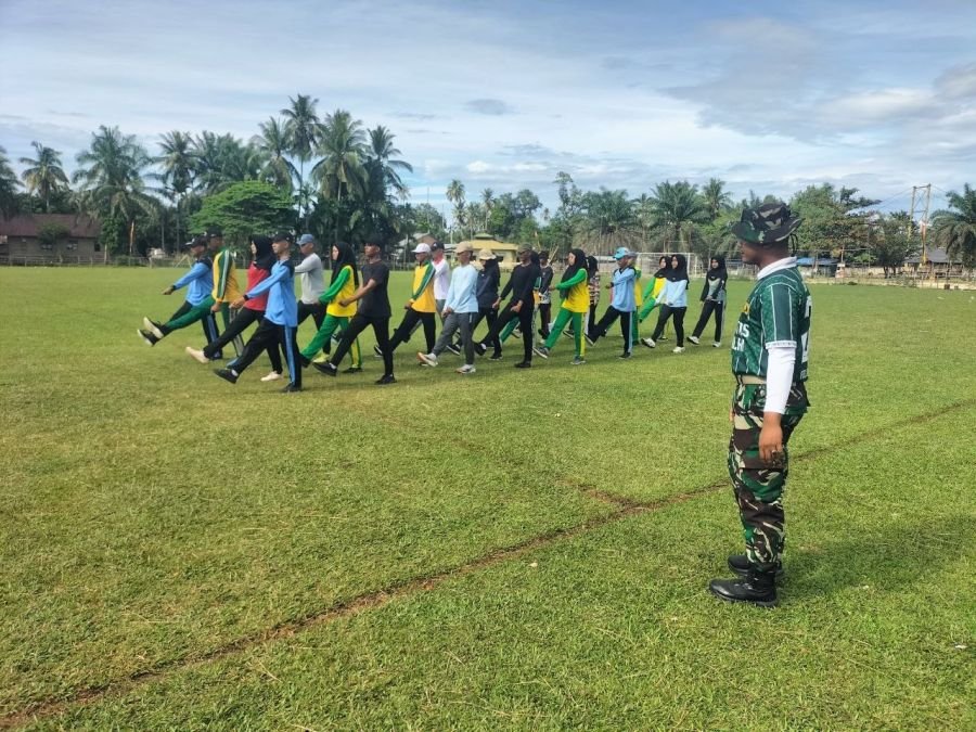 Jelang HUT RI ke-81, Babinsa Perkuat Latihan Paskibraka Muara Lembu