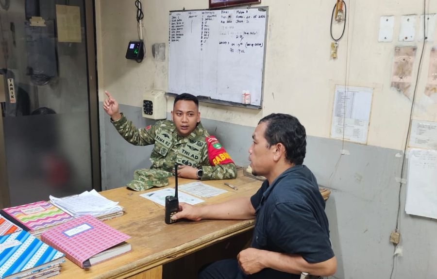 Jelang Libur Panjang, Babinsa Koramil 02/Kota Perkuat Sinergi Keamanan di Mal Pekanbaru