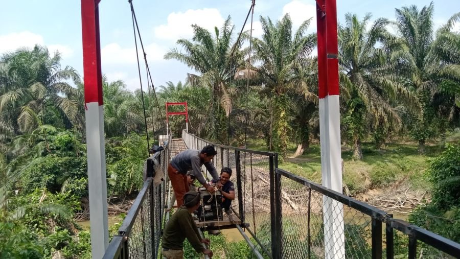Jembatan Gantung Garuda Tahap III di Desa Sukaraja Masuki Tahap Finishing Hanger
