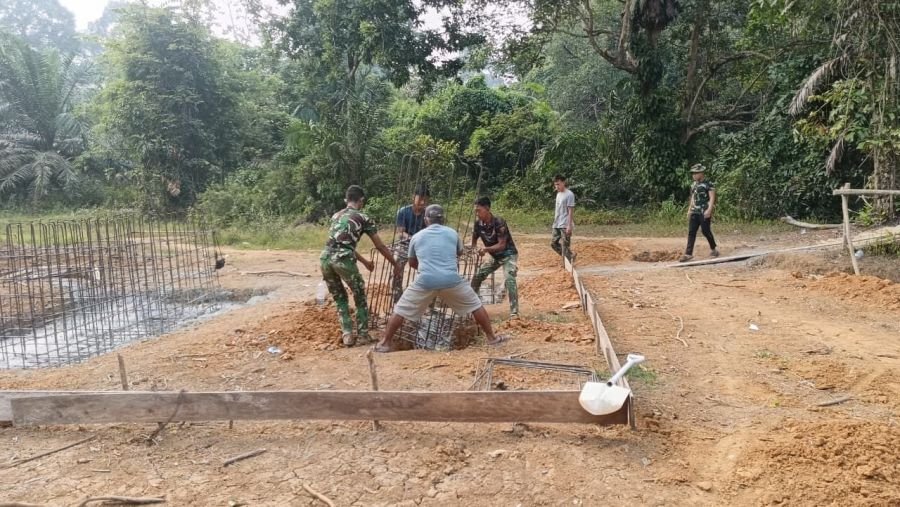 Jembatan Gantung Garuda Tahap V Desa Talang Perigi Lanjutkan Perakitan Besi Tapak Bawah Tiang Pilon