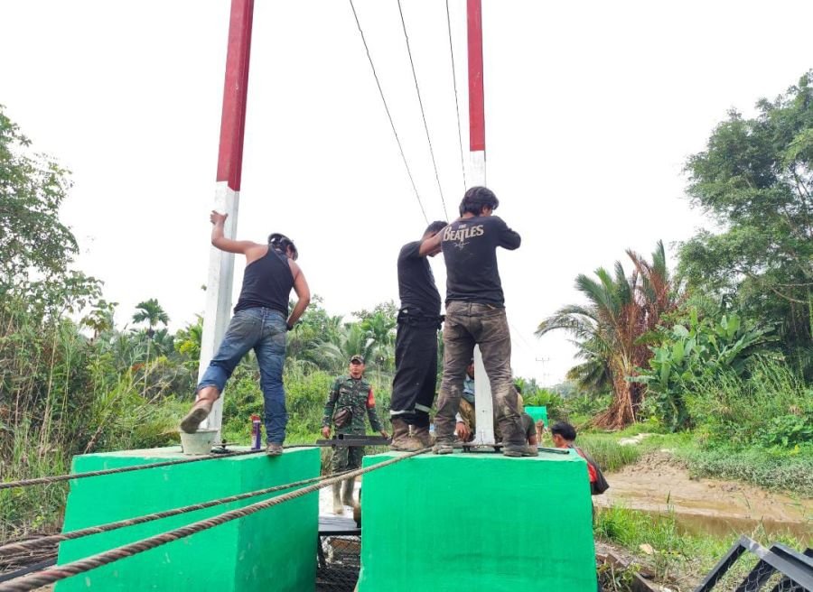 Jembatan Garuda Memasuki Tahap Pemasangan Tiang Pilon, Babinsa 01/Tembilahan Kawal Pengerjaan
