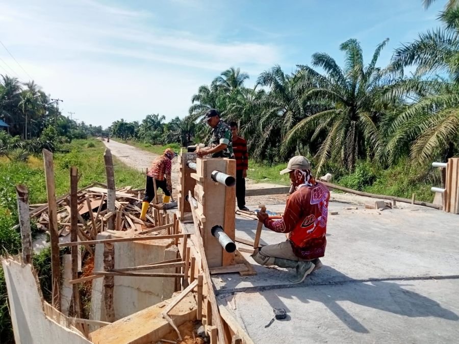 Jembatan Garuda Tembus 90 Persen, Koramil Kubu Percepat Penyelesaian