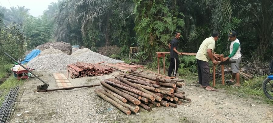Kodim 0322/Siak Kawal Pembangunan Jembatan Merah Putih untuk 1.800 Warga