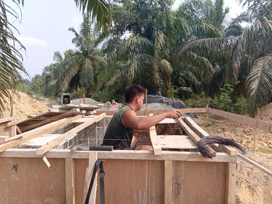 Jembatan Perintis Garuda Penghubung Dusun Tua - Lintasan Jalai Terus Dikebut Babinsa 09/Kemuning