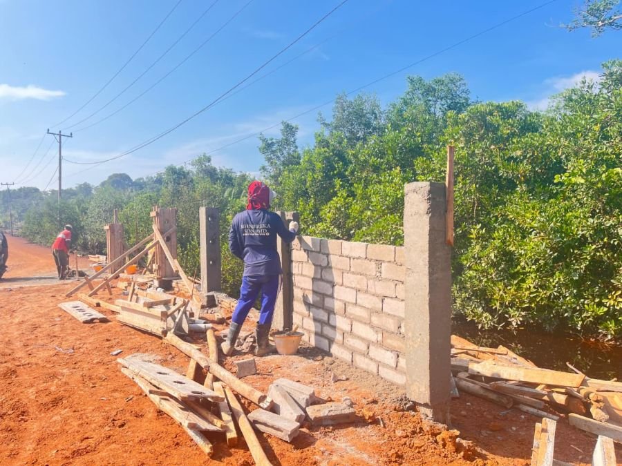 Jembatan Sungai Mata II Diperkuat dengan Pengecoran Tiang dan Dinding Pengaman