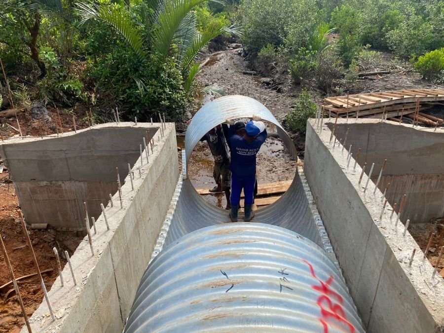 Jembatan Sungai Mata II Masuki Tahap Pemasangan Plat Aramco