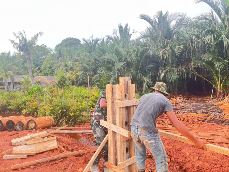 Jembatan Sungai Mata III Masuki Tahap Pemasangan Mal Tiang Pengaman