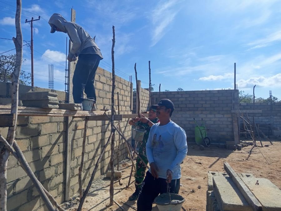 JERMALIK – Sebagai bentuk kepedulian dan dukungan terhadap pembangunan di wilayah binaannya, Babinsa