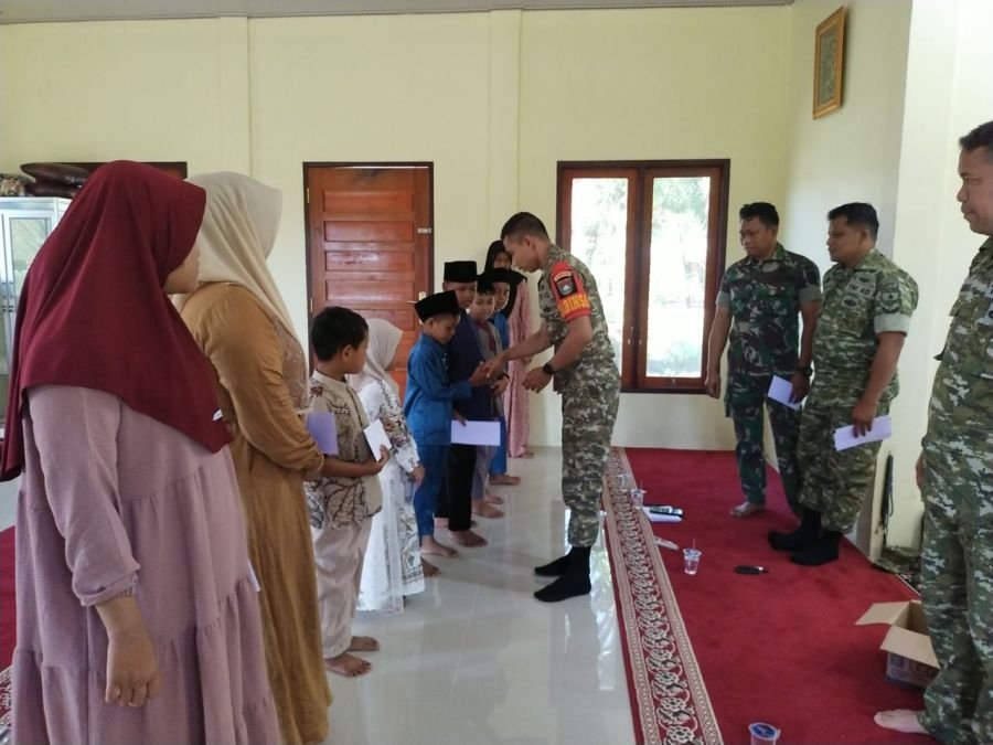 Jumat Berkah Dandim 0313/KPR Hadirkan Kepedulian bagi Anak Yatim Kepenuhan