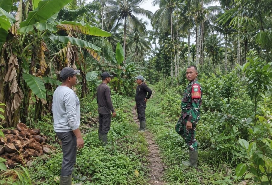 Jumat Pagi Serda M Tahir Ajak Warga Sungai Terab Jaga Tapal Batas dan Sosialisasikan Karhutla