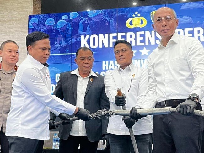 Kabel SUTET Putus, Pasokan Listrik Sumatera Terganggu Total