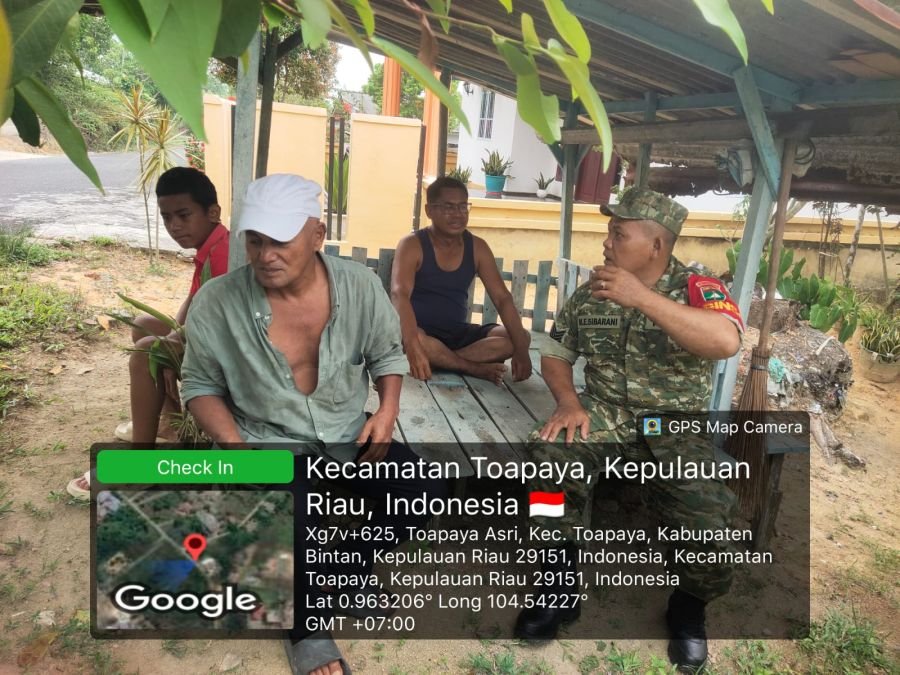 Kabut Asap Mulai Menipis, Serma M.E Sibarani Tetap Ingatkan Warga Jaga Kesehatan dan Kebersihan