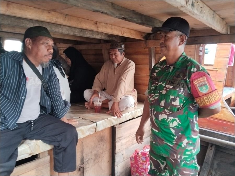 Kabut Tebal Selimuti Laut Sugie, Babinsa Ingatkan Warga Utamakan Keselamatan