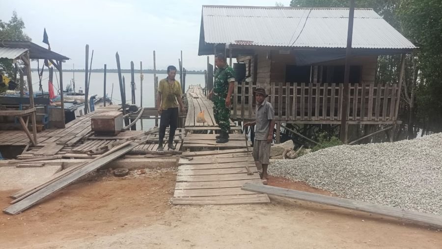 Kampung Pancasila Jadi Ruang Kebersamaan, Babinsa Merbau Perkuat Silaturahmi Warga Teluk Belitung