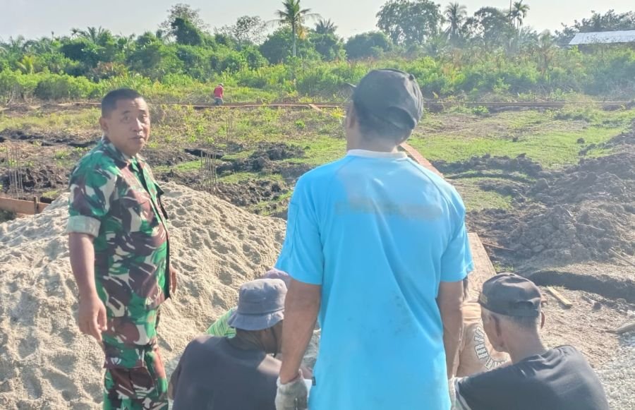 Kampung Pancasila Jadi Ruang Kebersamaan, Babinsa Koramil 06/Merbau Perkuat Silaturahmi dengan Warga