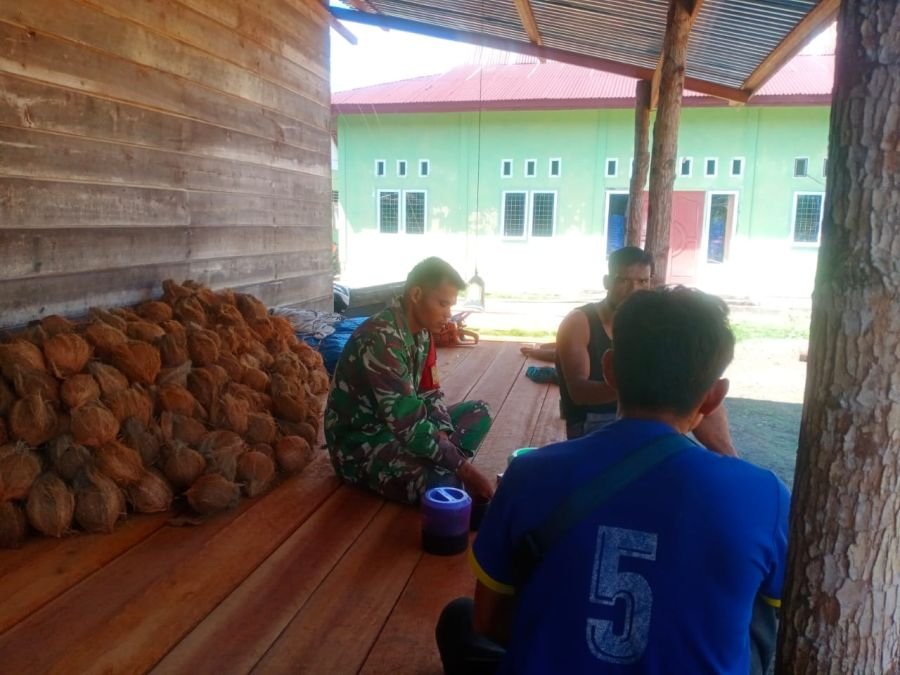 Kampung Pancasila Perkuat Persatuan, Babinsa Koramil 06/Merbau Jalin Komsos Bersama Warga