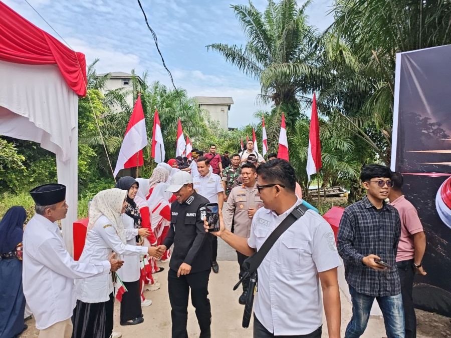Kapten Arh Mujiono Dampingi Bupati Pelalawan Saksikan Peresmian Jembatan Merah Putih