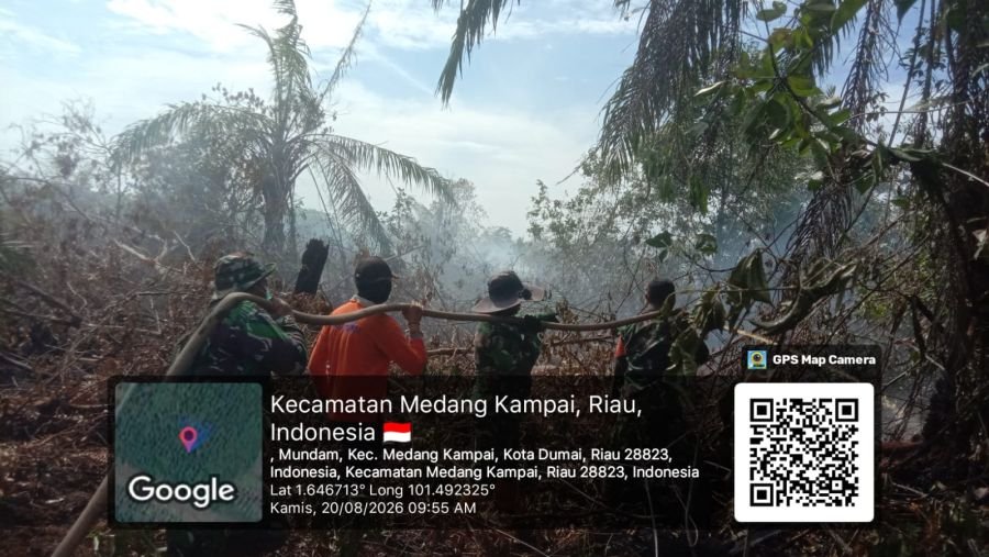 Karhutla di Kelurahan Mundam Berhasil Dipadamkan, TNI dan BPBD Dumai Kendalikan Api di Lahan Gambut