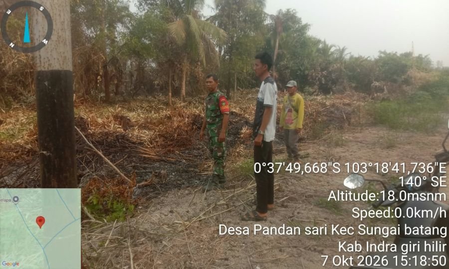 Karhutla di Pandan Sari, Babinsa Koramil 07/Reteh Serka Yadi Yanto Pimpin Pemadaman Titik Api