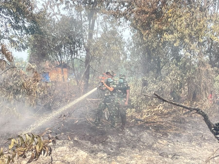 Karhutla Meluas di KITB Siak, Yonif TP 851/BBC Percepat Pemadaman