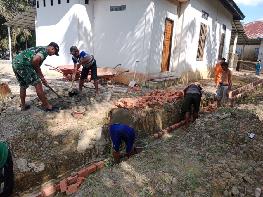 Karya Bakti Babinsa 09/Kemuning, Silahturahmi dan Kerja Sama Warga Makin Erat