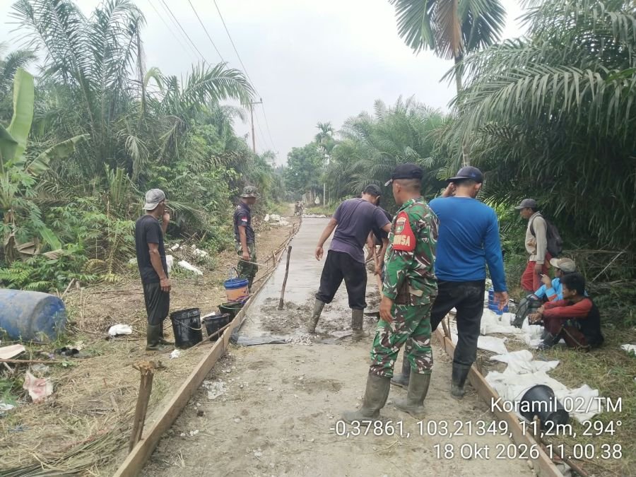 Karya Bakti TNI Ngebut! Pengecoran Jalan Desa Tekulai Dimulai, Progres 0,7