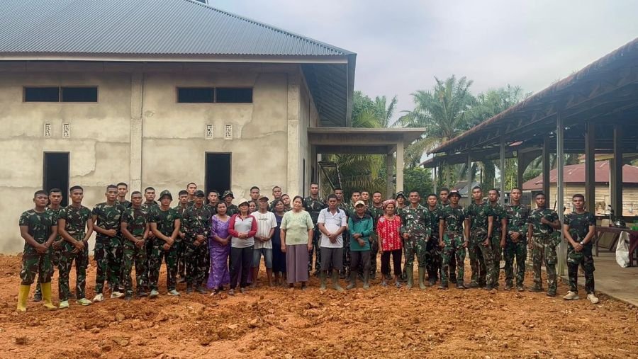 Karya Bhakti Yonif TP 850/SC Dukung Kenyamanan Beribadah