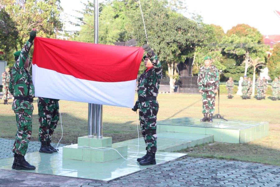 Kasdim 0317/TBK Pimpin Upacara 17-an, Tegaskan Profesionalisme dan Bijak Bermedia Sosial
