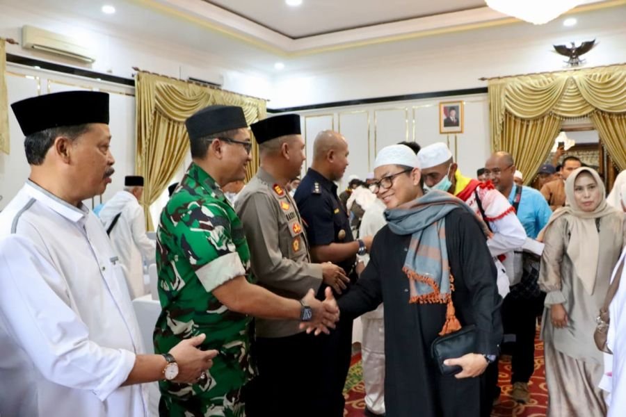 Kasdim 0317/TBK Sambut 120 Jamaah Haji Karimun Pulang Lengkap