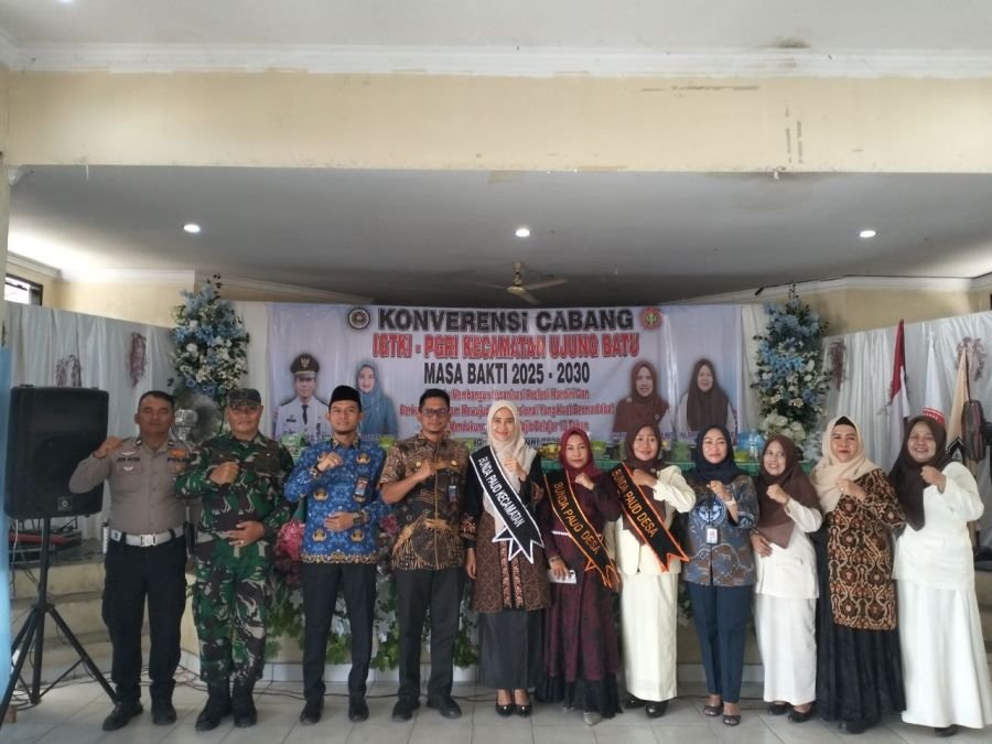 Kawal Program Wajib Belajar 13 Tahun, Babinsa Ujung Batu Hadiri Konferensi IGTKI-PGRI