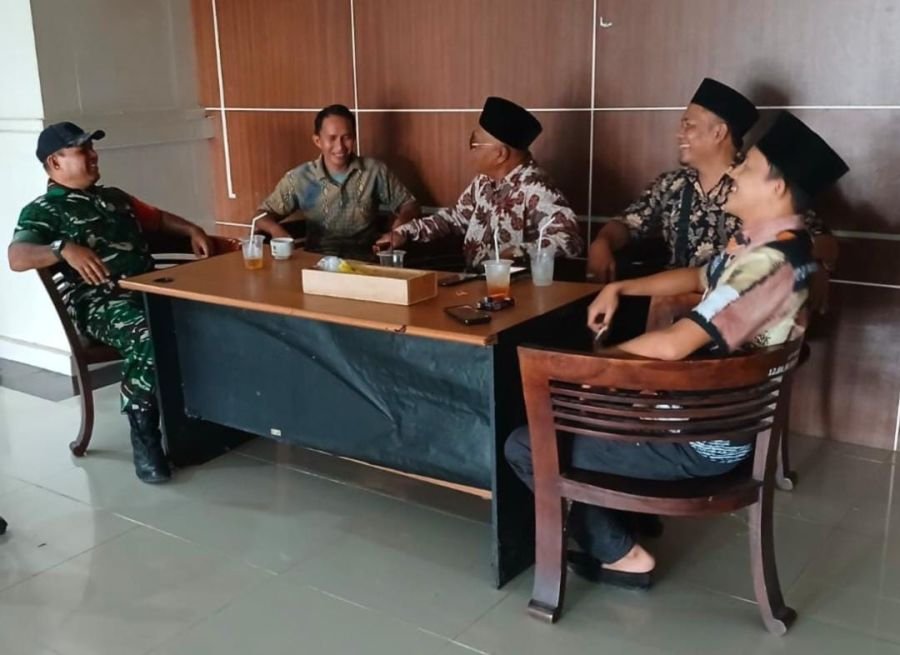 Keamanan Lingkungan Jadi Fokus Komsos Sertu Anton Babinsa Koramil 01/Tembilahan