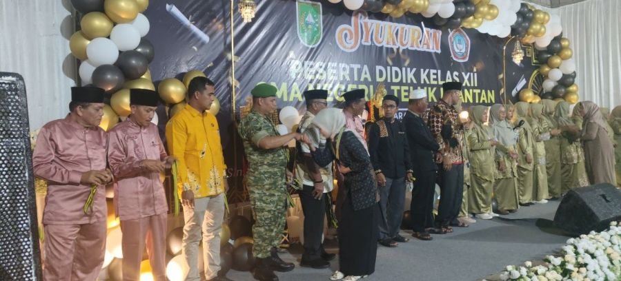 Kebersamaan Babinsa Koramil 02/KT dan Sekolah Warnai Syukuran Kelulusan SMAN 2