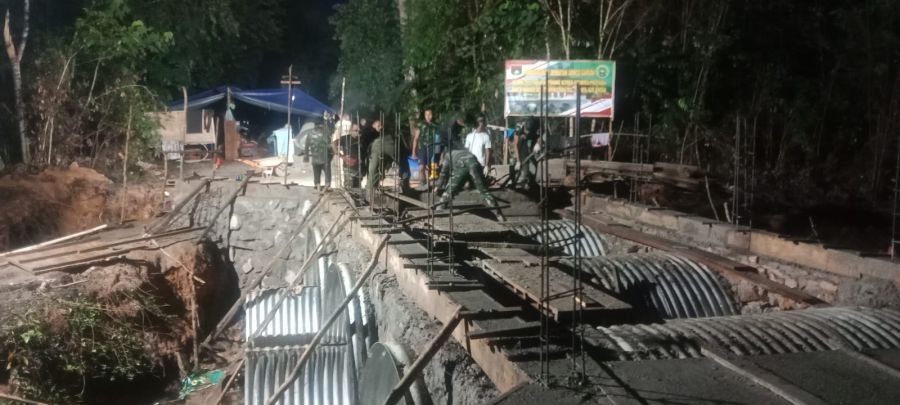 Kebut Progres Pembangunan Jembatan Armco Program Presiden RI di Sungai Kangboi Dalam