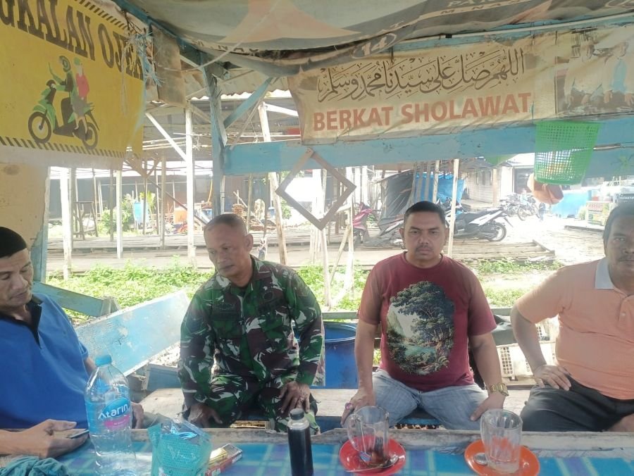 Kedekatan Makin Erat, Babinsa Koramil 10/Pelangiran Serma Sugianto Rutin Komsos dan Pantau SDM