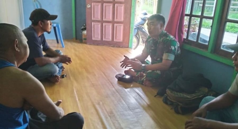 Kedekatan Makin Erat, Babinsa Koramil 07/Reteh Rutin Komsos dan Pantau SDM di Pulau Kijang